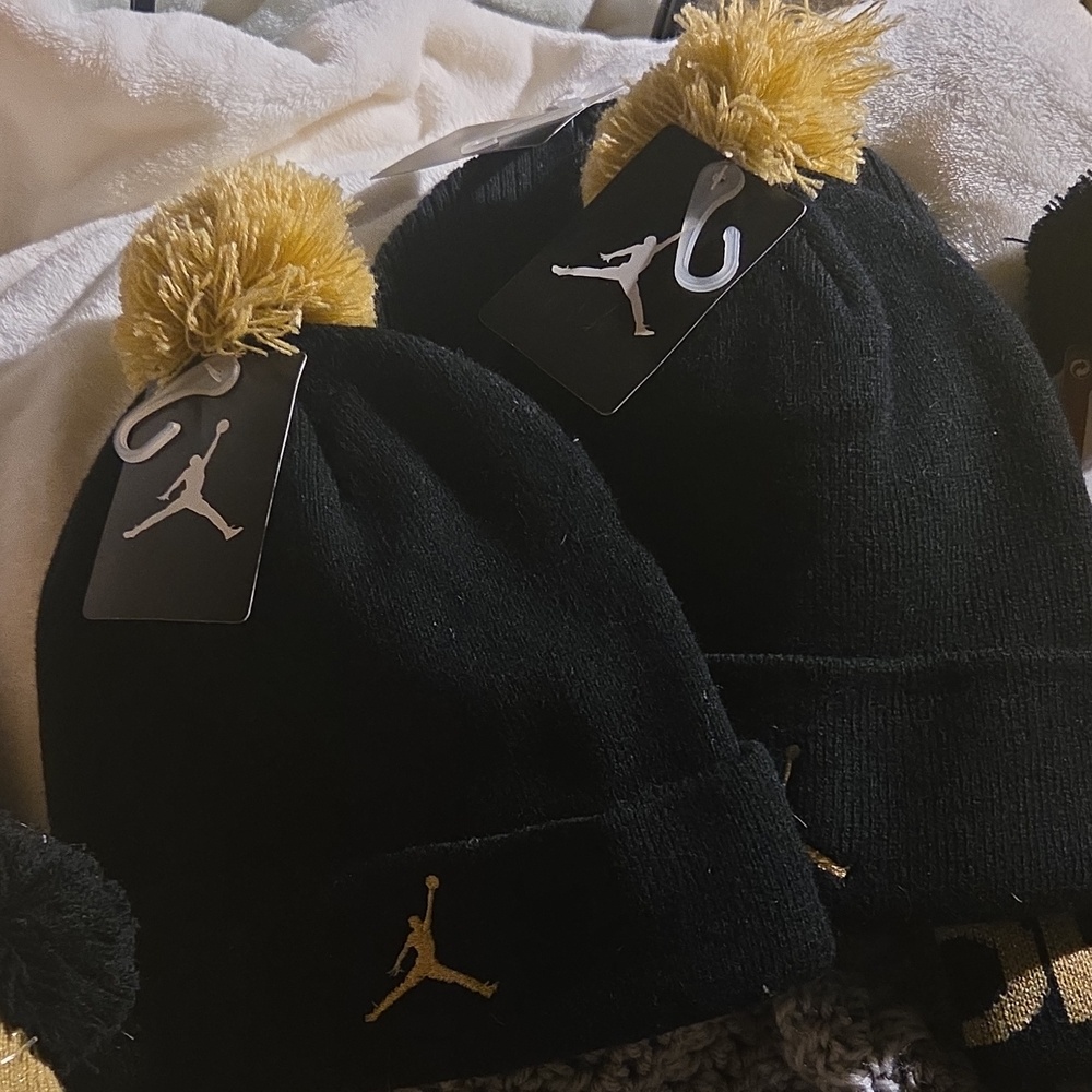 Kids Black and Gold Pom-Pom Beanie Jumpman Size 8/20